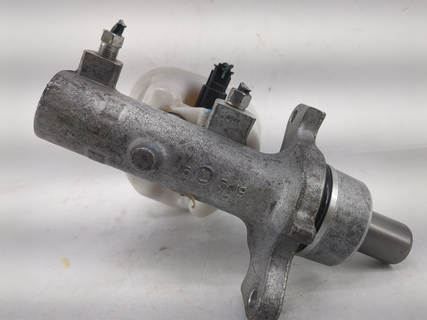 2007-2008 Dodge Ram 1500 Brake Master Cylinder - Oemusedautoparts1.com