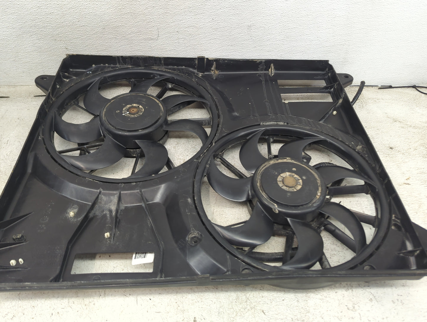 2021 Ford Edge Electric Radiator Cooling Fan Motor Assembly P/N:F2G3-8C607-DE EZG3-8C607-DE, K2GT-8C280-AD Fits OEM Used Aut
