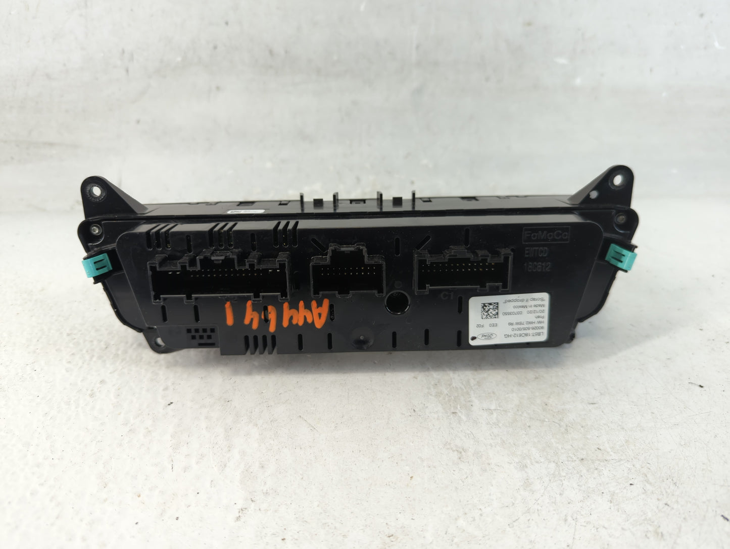 2021 Ford Explorer Climate Control Module Temperature AC/Heater Replacement P/N:LB5T-18C612-HG Fits OEM Used Auto Parts - Oe