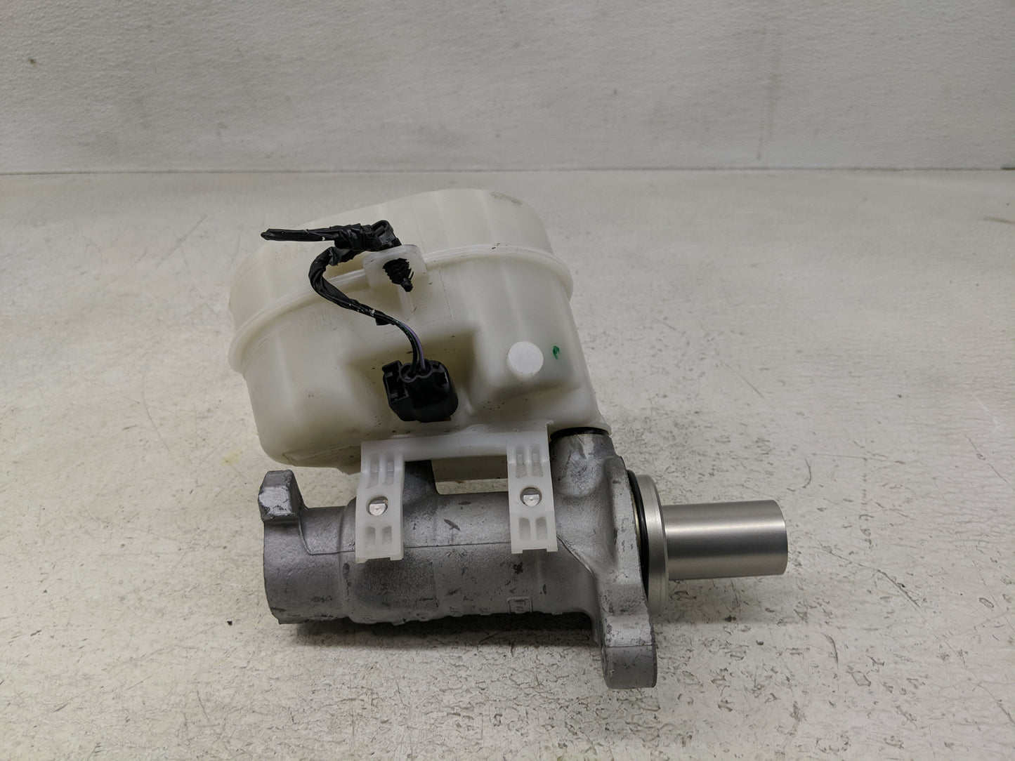2015-2022 Ford Mustang Brake Master Cylinder - Oemusedautoparts1.com