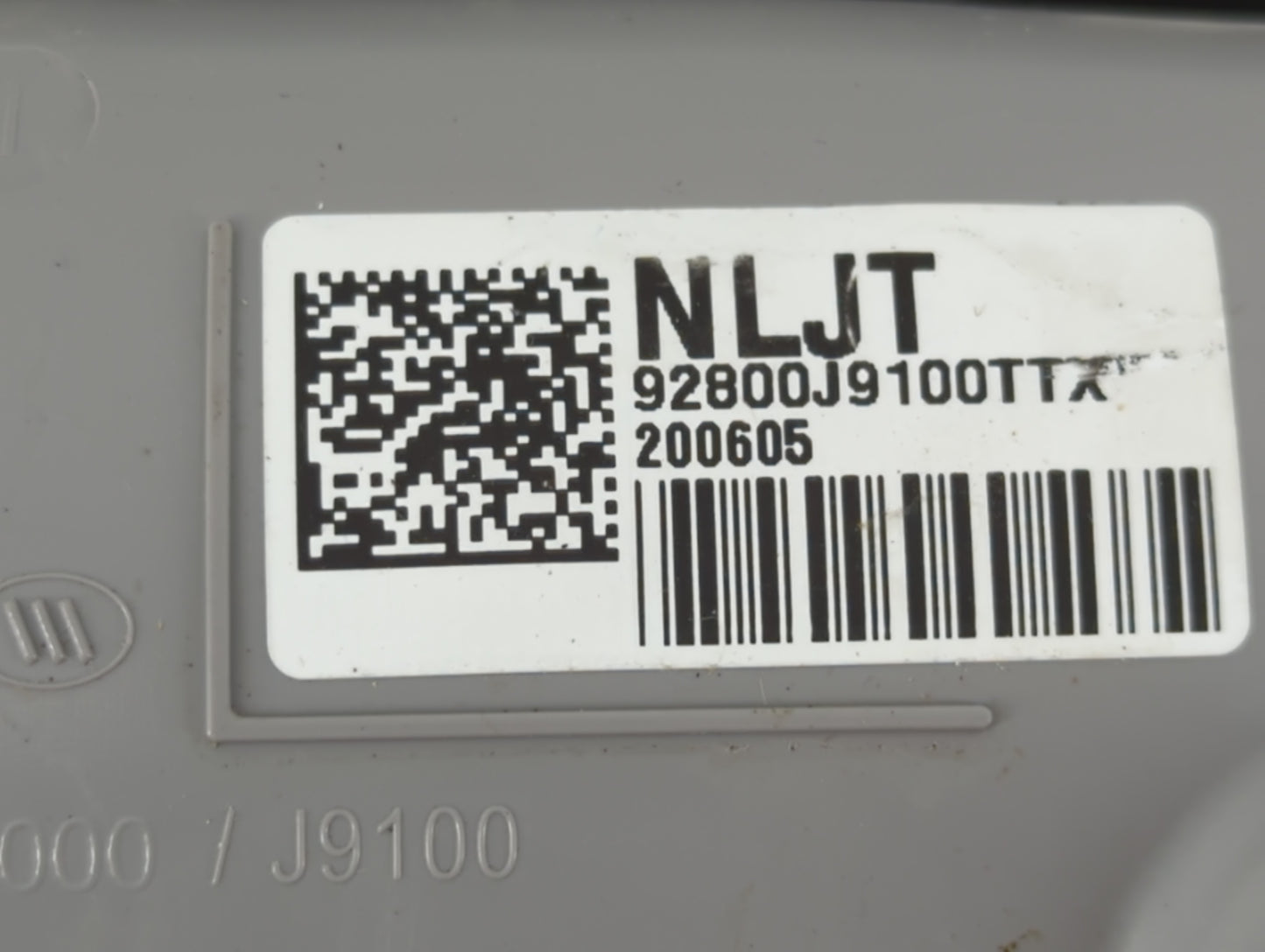 2018-2022 Hyundai Kona Overhead Roof Console 1118530 - Oemusedautoparts1.com