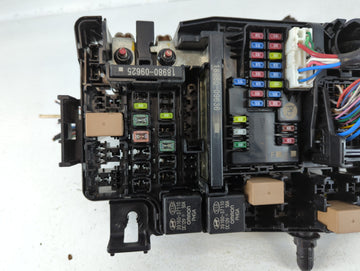 2018-2021 Hyundai Kona Fusebox Fuse Box Panel Relay Module P/N:91227 J9951 91227-J9951 Fits Fits 2018 2019 2020 2021 OEM Used Auto Parts