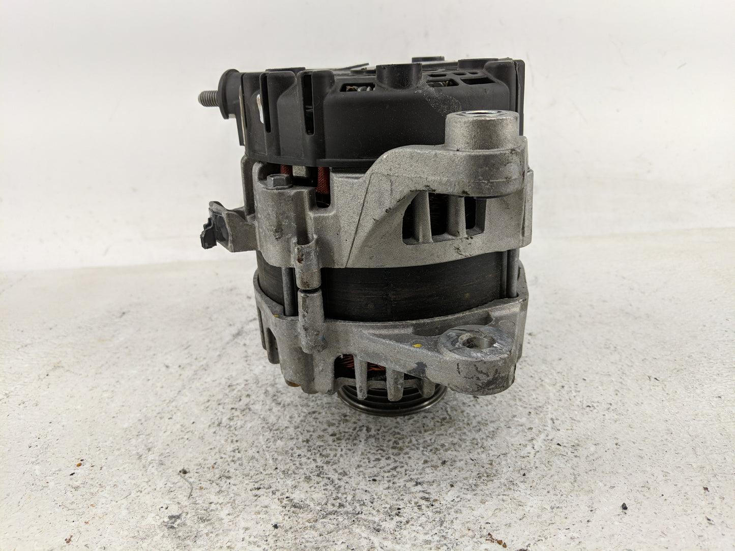 2021 Hyundai Santa Fe Alternator Replacement Generator Charging Assembly Engine OEM P/N:37300-2SGD1 Fits Fits 2022 OEM Used