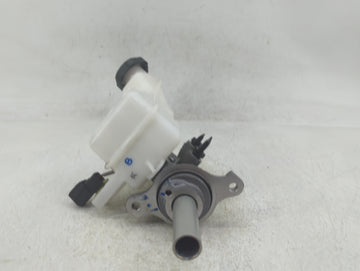 2021-2021 Hyundai Santa Fe Brake Master Cylinder 1383107