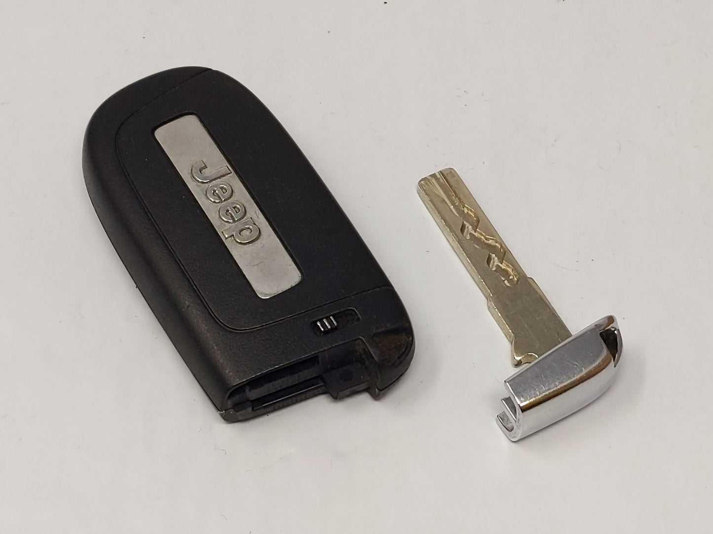 Jeep Compass Keyless Entry Remote Fob M3N-40821302 5 buttons - Oemusedautoparts1.com