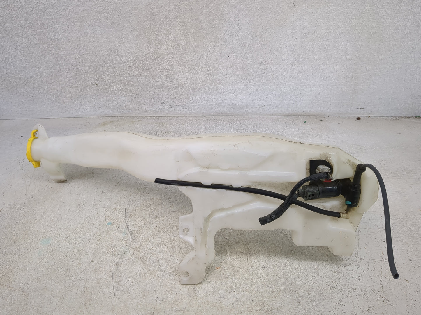 2011 Jeep Grand Cherokee Windshield Washer Fluid Reservoir Bottle Oem - Oemusedautoparts1.com