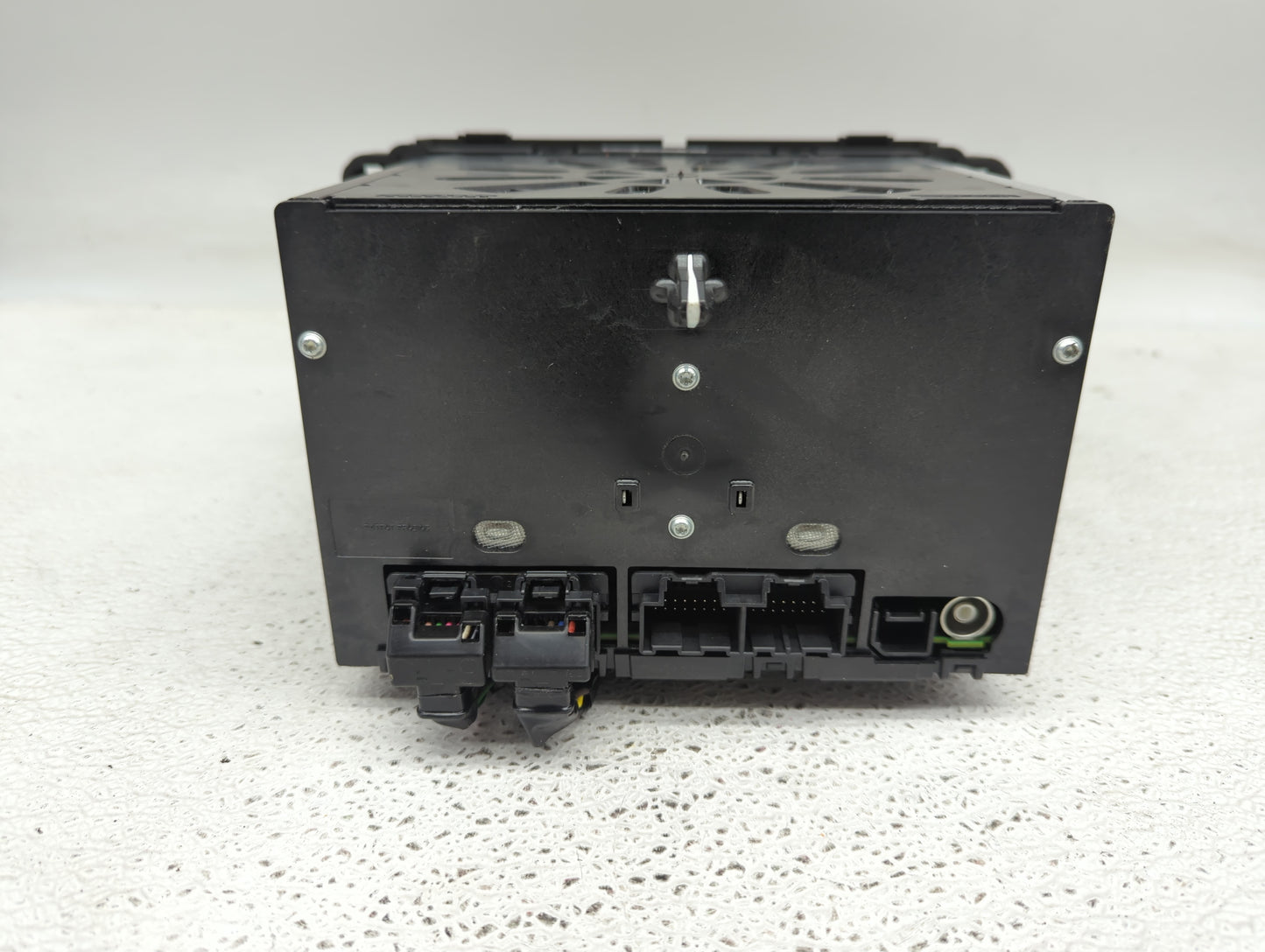 2020-2022 Jeep Renegade Radio AM FM Cd Player Receiver Replacement P/N:84082781 Fits Fits 2020 2021 2022 OEM Used Auto Parts