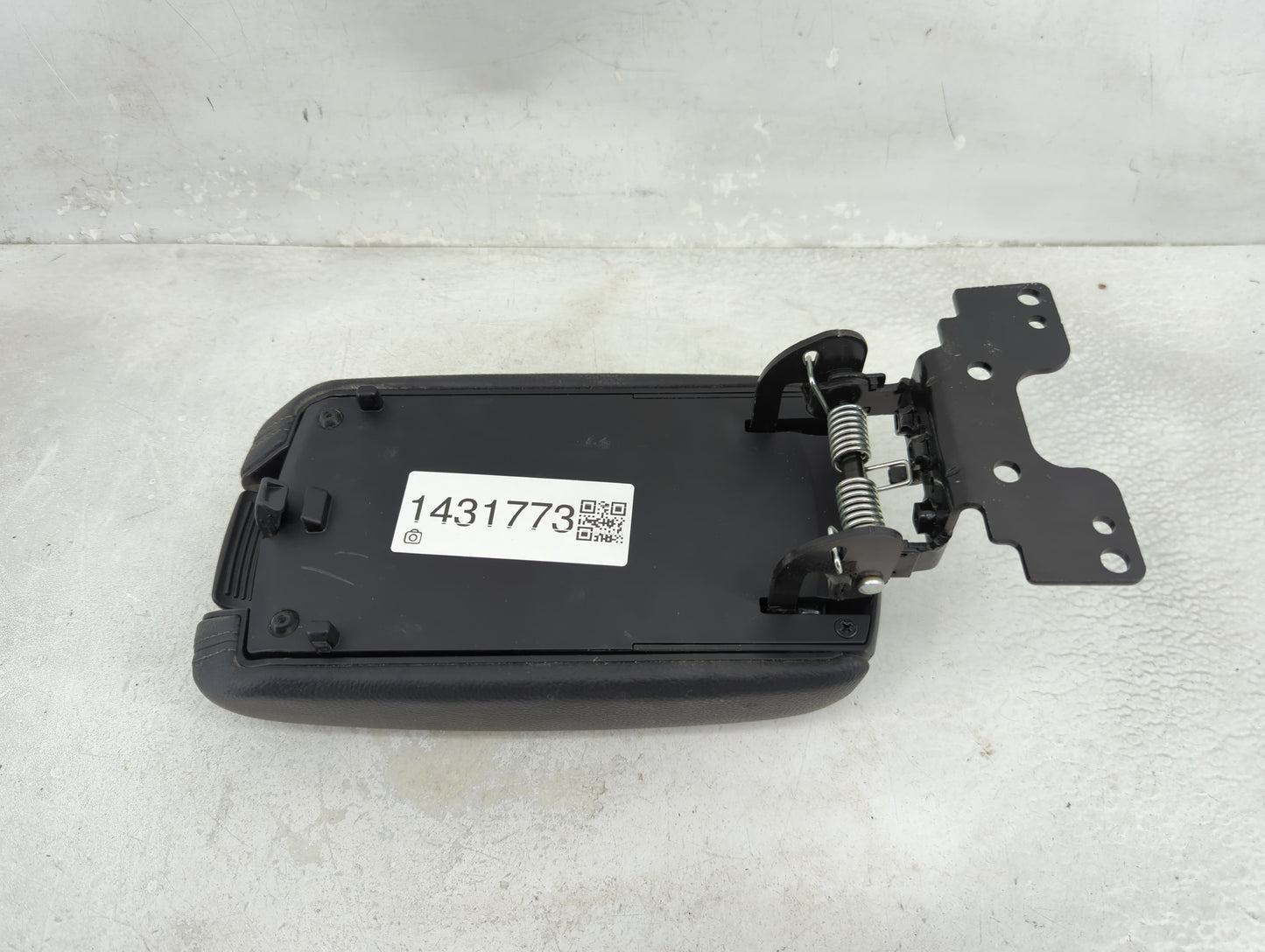 2021 Kia Rio Center Console Armrest Cover Lid Fits OEM Used Auto Parts - Oemusedautoparts1.com