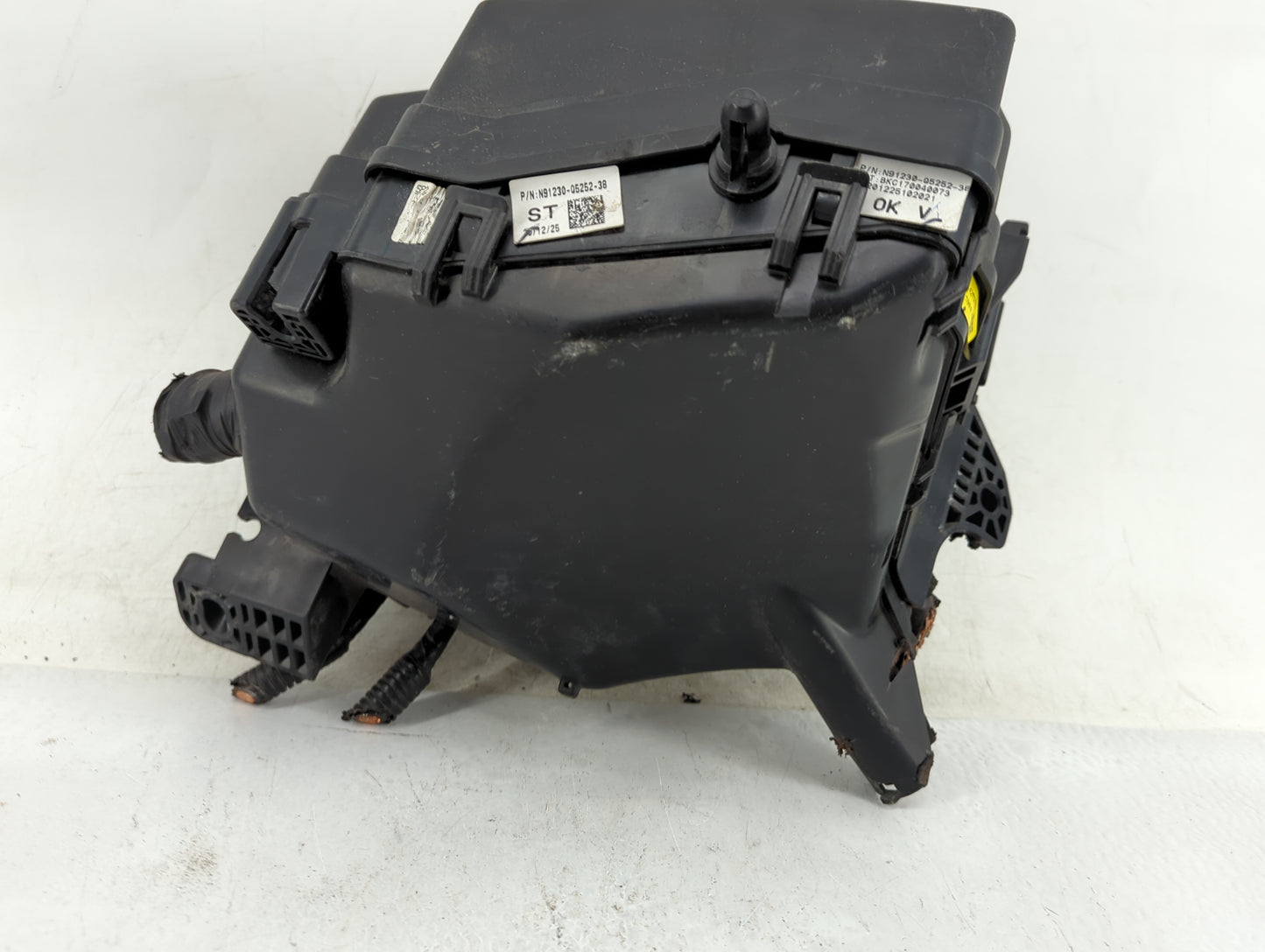 2021-2022 Kia Seltos Fusebox Fuse Box Panel Relay Module Fits Fits 2021 2022 OEM Used Auto Parts - Oemusedautoparts1.com