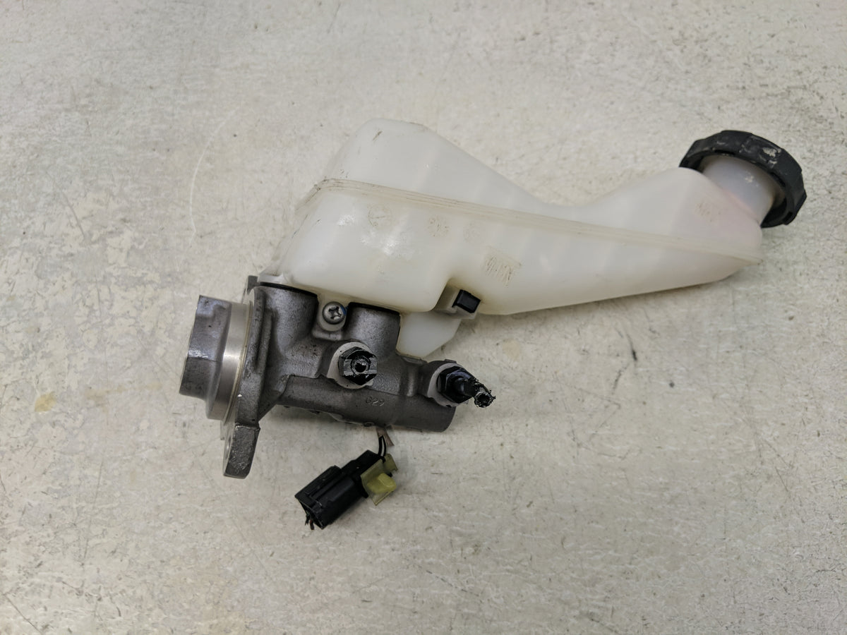 2021-2021 Kia Sorento Brake Master Cylinder 1312076 - Oemusedautoparts1.com