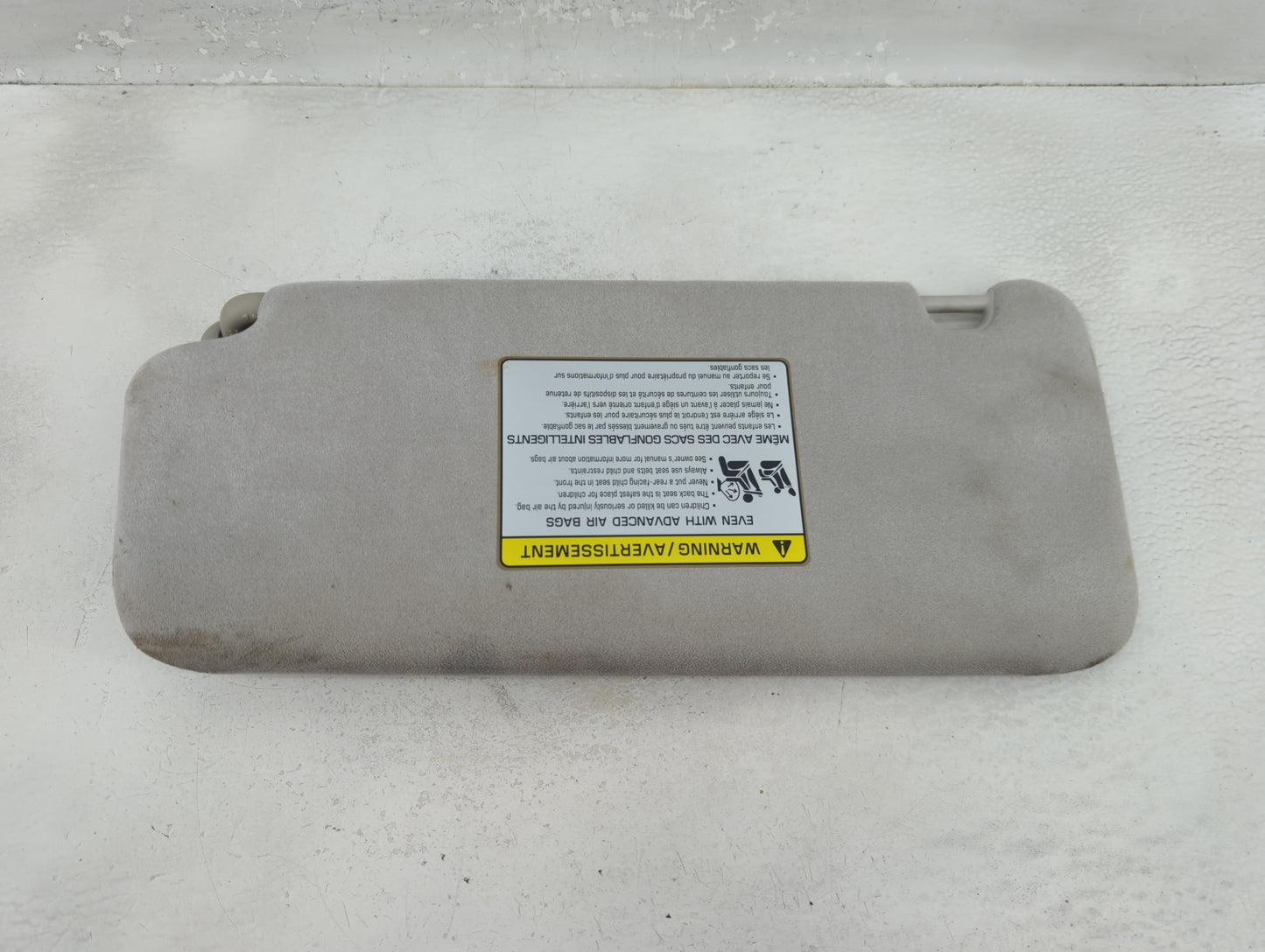 2020-2022 Kia Telluride Sun Visor Shade Replacement Passenger Right Mirror Fits Fits 2020 2021 2022 OEM Used Auto Parts - Oe