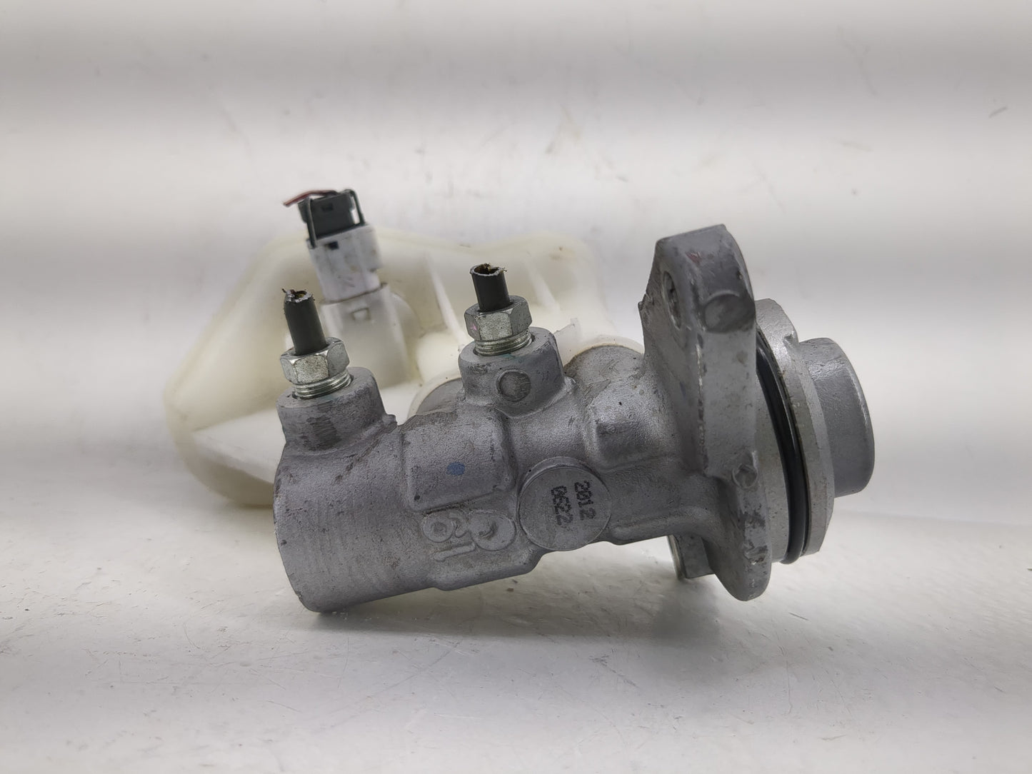 2014-2014 Mitsubishi Mirage Brake Master Cylinder - Oemusedautoparts1.com