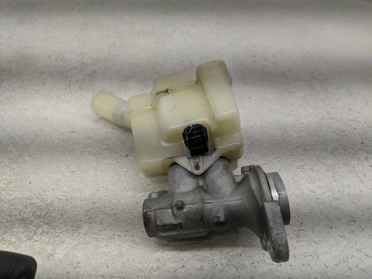 2021-2021 Nissan Kicks Brake Master Cylinder 1302521 - Oemusedautoparts1.com