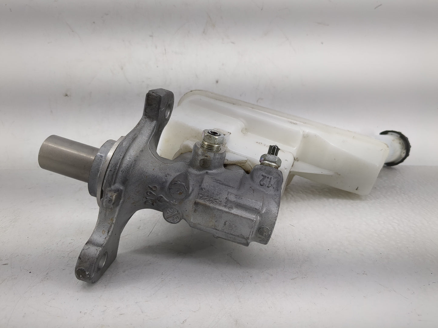 2020-2022 Nissan Versa Brake Master Cylinder - Oemusedautoparts1.com