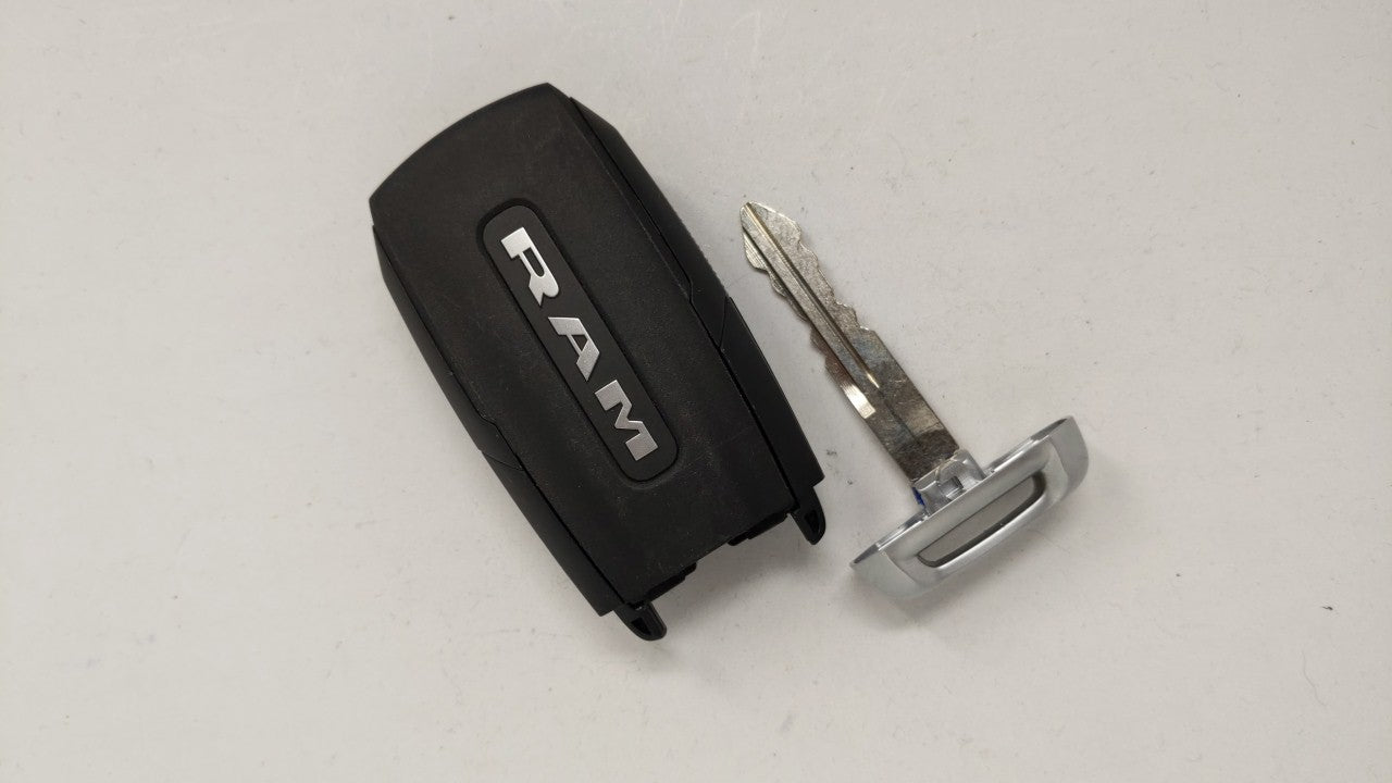 Ram Keyless Entry Remote Fob Gq4-76t 68475386aa 3 Buttons - Oemusedautoparts1.com