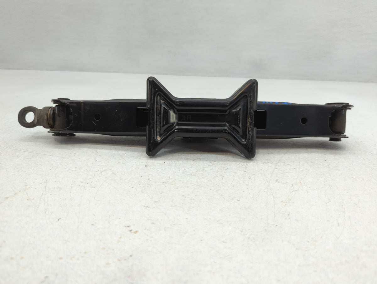 2021 Toyota C-hr Spare Scissor Car Jack 735231 - Oemusedautoparts1.com