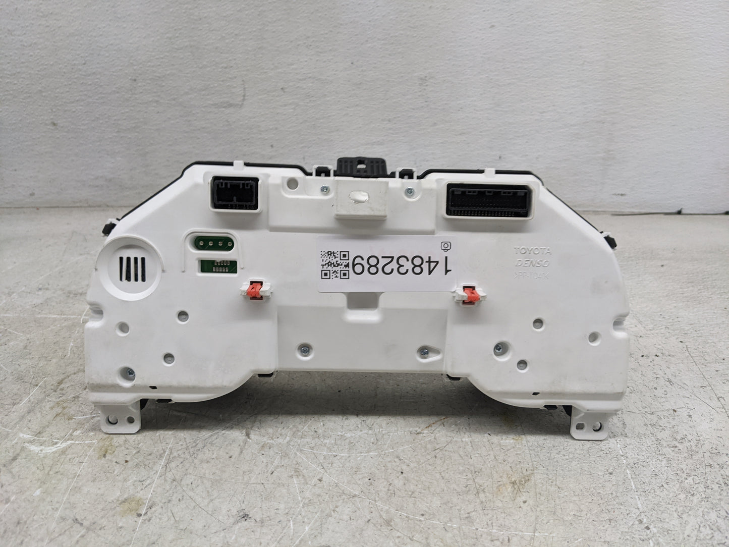 2019-2022 Toyota Camry Instrument Cluster Speedometer Gauges P/N:83800-0XD23-00 TN257590-9406 Miles: Fits Fits 2019 2020 202