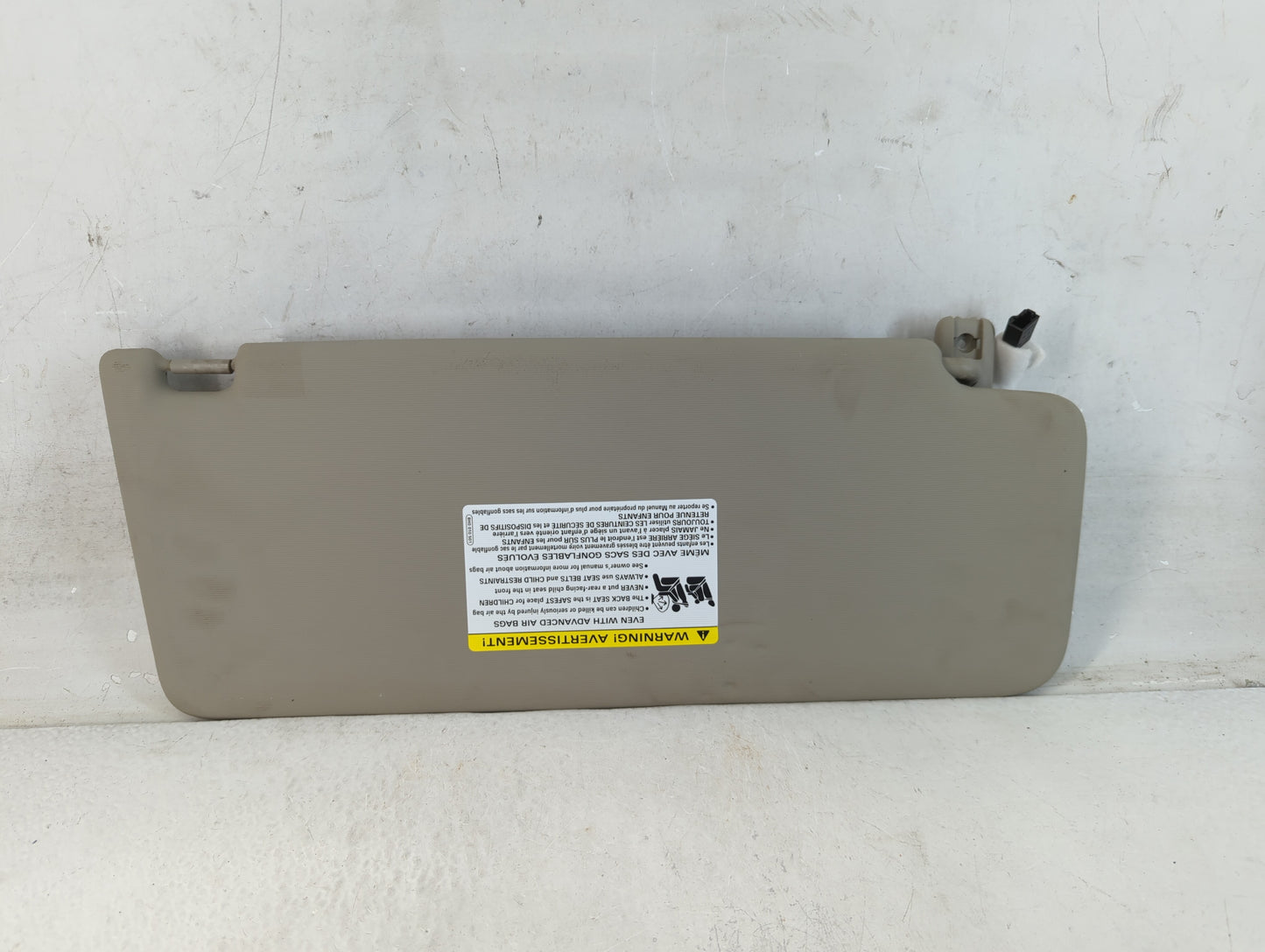 2020-2022 Volkswagen Atlas Sun Visor Shade Replacement Driver Left Mirror Fits Fits 2020 2021 2022 OEM Used Auto Parts - Oem