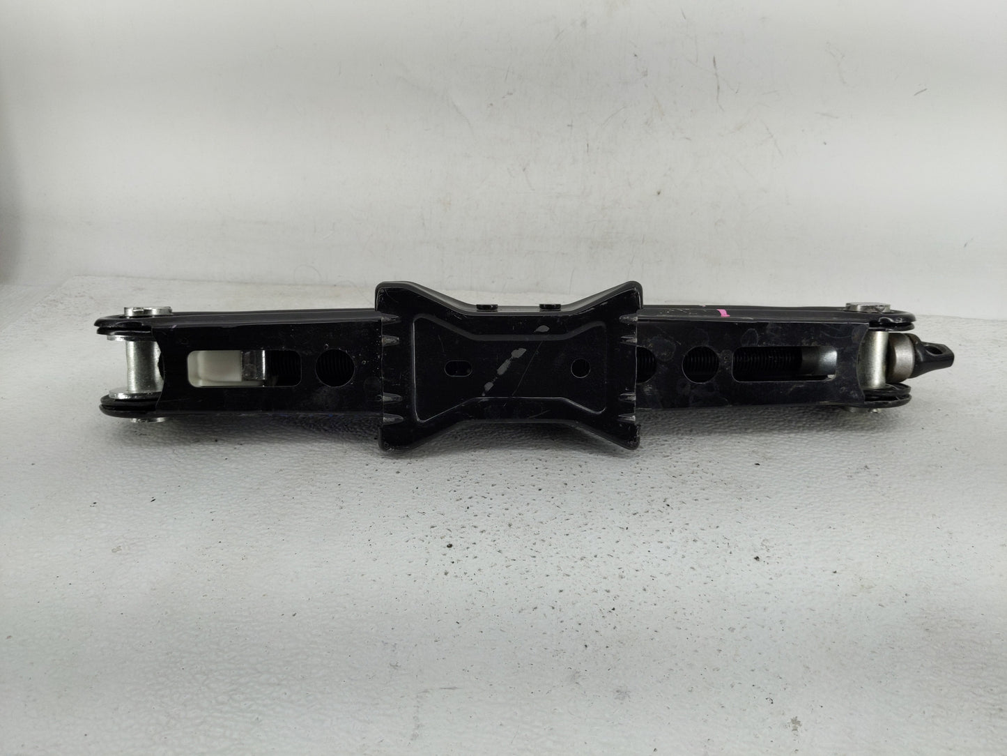 2021 Volkswagen Atlas Spare Scissor Car Jack - Oemusedautoparts1.com