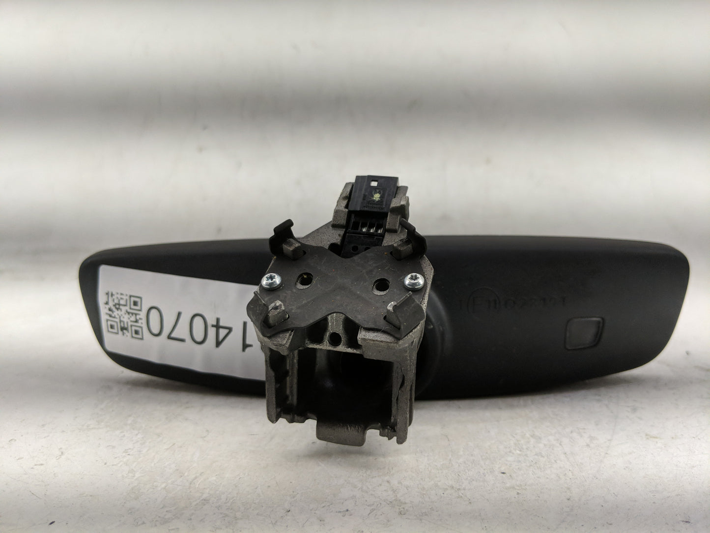 2020-2022 Volkswagen Atlas Interior Rear View Mirror Replacement OEM Fits Fits 2020 2021 2022 OEM Used Auto Parts - Oemuseda