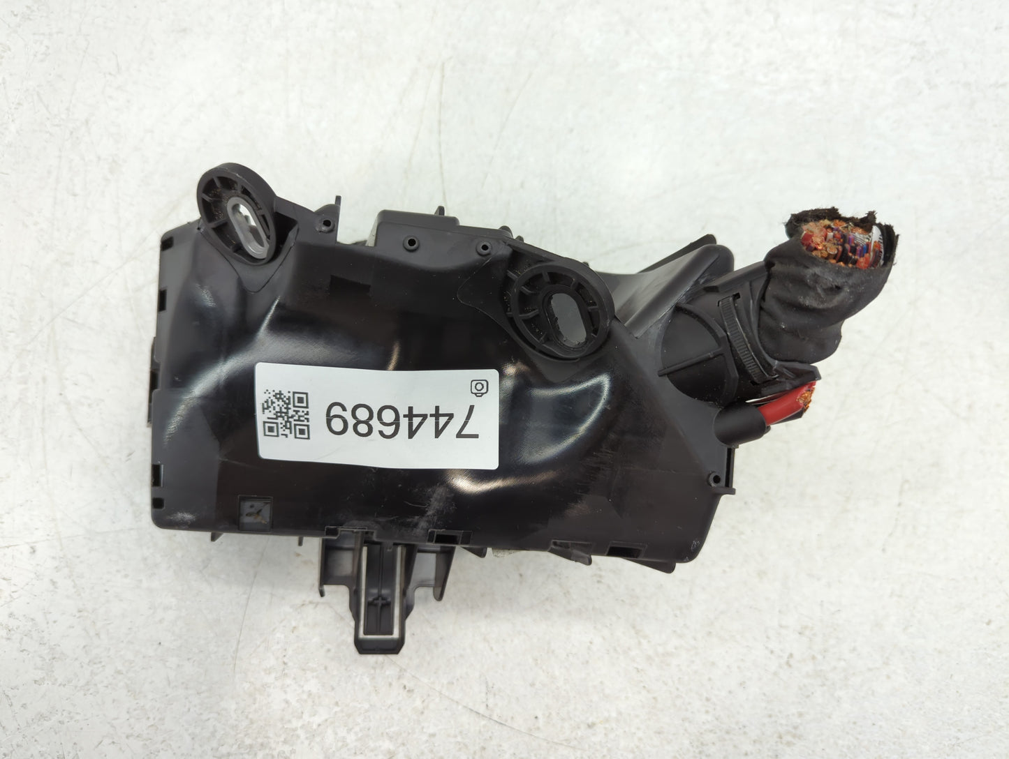 2015-2019 Volkswagen Golf Fusebox Fuse Box Panel Relay Module P/N:052654 X423D05 Fits Fits 2015 2016 2017 2018 2019 2020 202