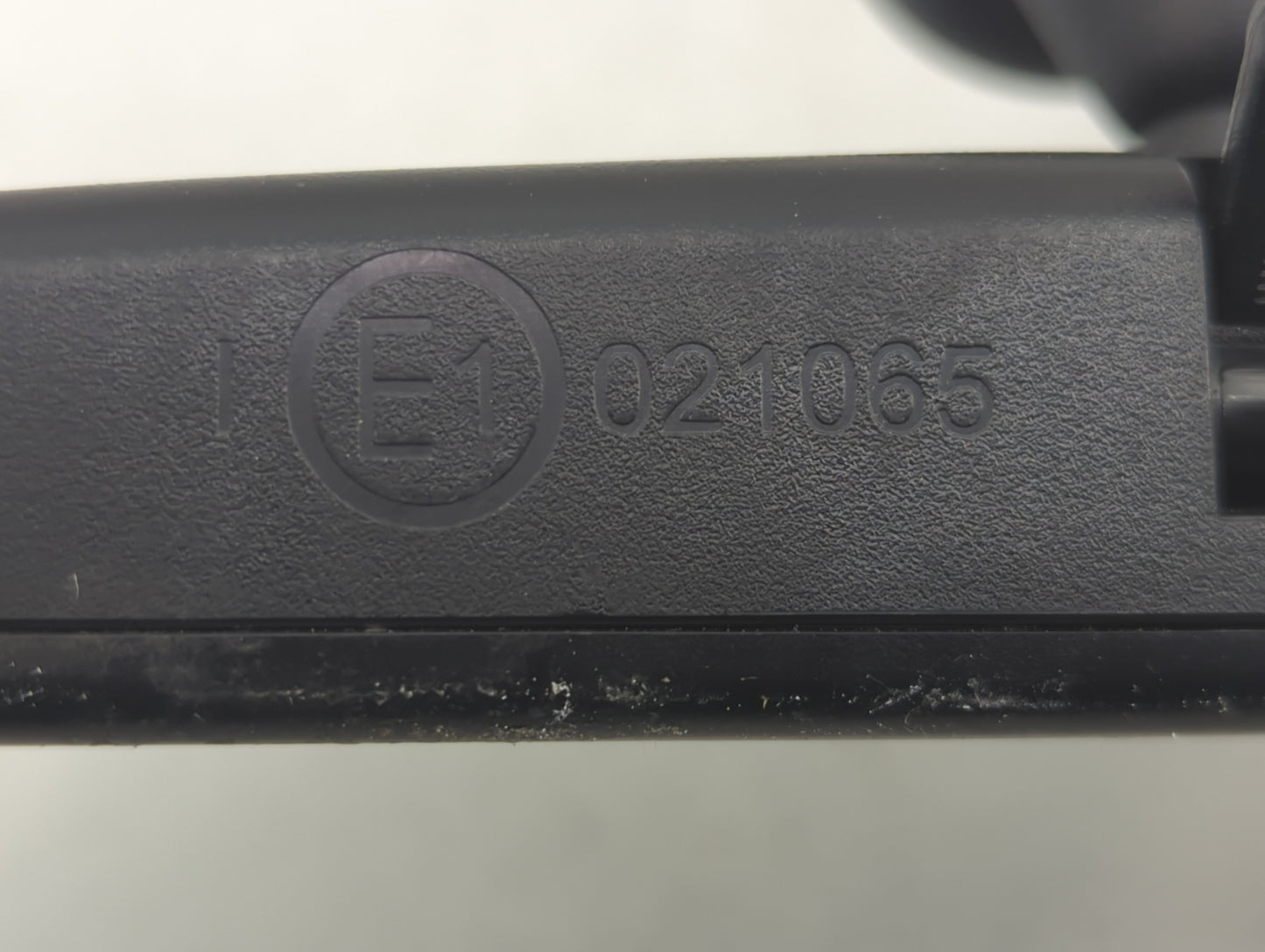 2019-2021 Volkswagen Jetta Interior Rear View Mirror Replacement OEM P/N:E1021065 Fits Fits 2019 2020 2021 OEM Used Auto Par