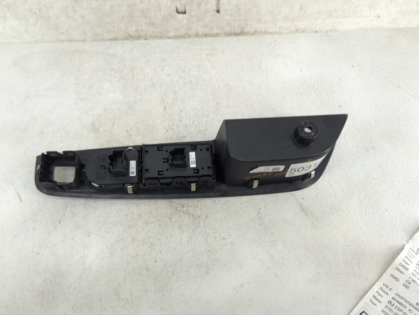 2022 Alfa Romeo Stelvio Master Power Window Switch Replacement Driver Side Left P/N:015612B5580 Fits Fits 2017 OEM Used Auto