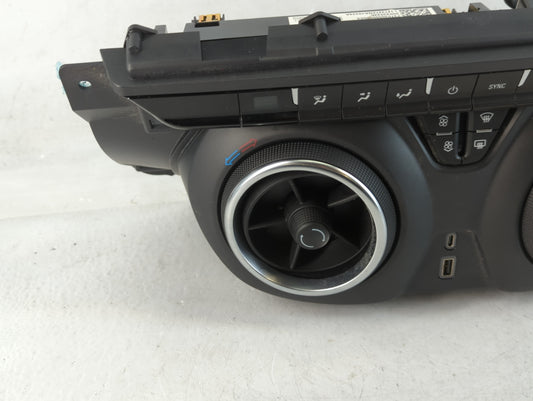 2019-2022 Chevrolet Blazer Climate Control Module Temperature AC/Heater Replacement P/N:84769060 Fits Fits 2019 2020 2021 2022 OEM Used Auto Parts
