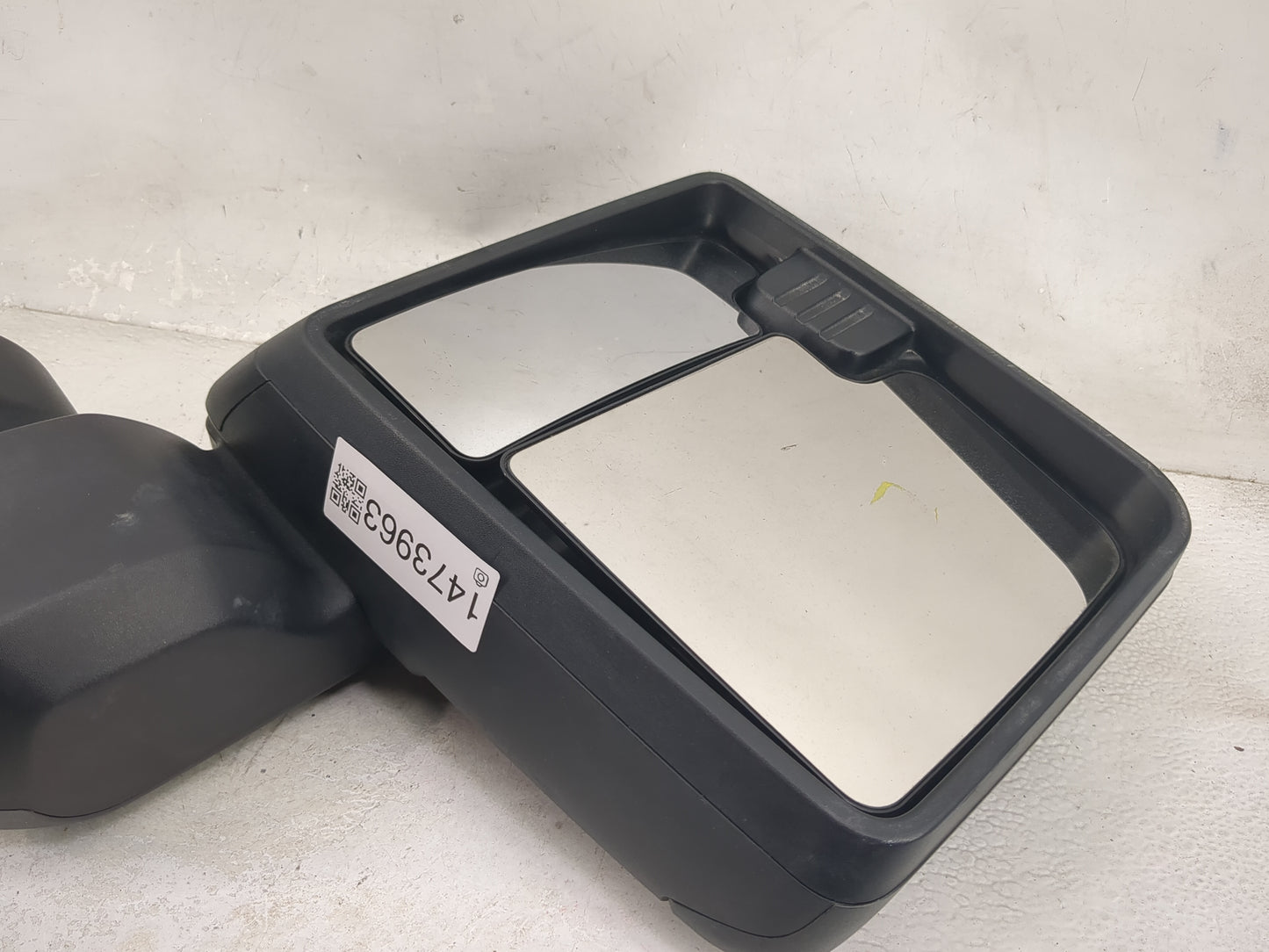 2022 Chevrolet Silverado 2500 Driver Side View Mirror - Left Door Mirror OEM Used - Oemusedautoparts1.com