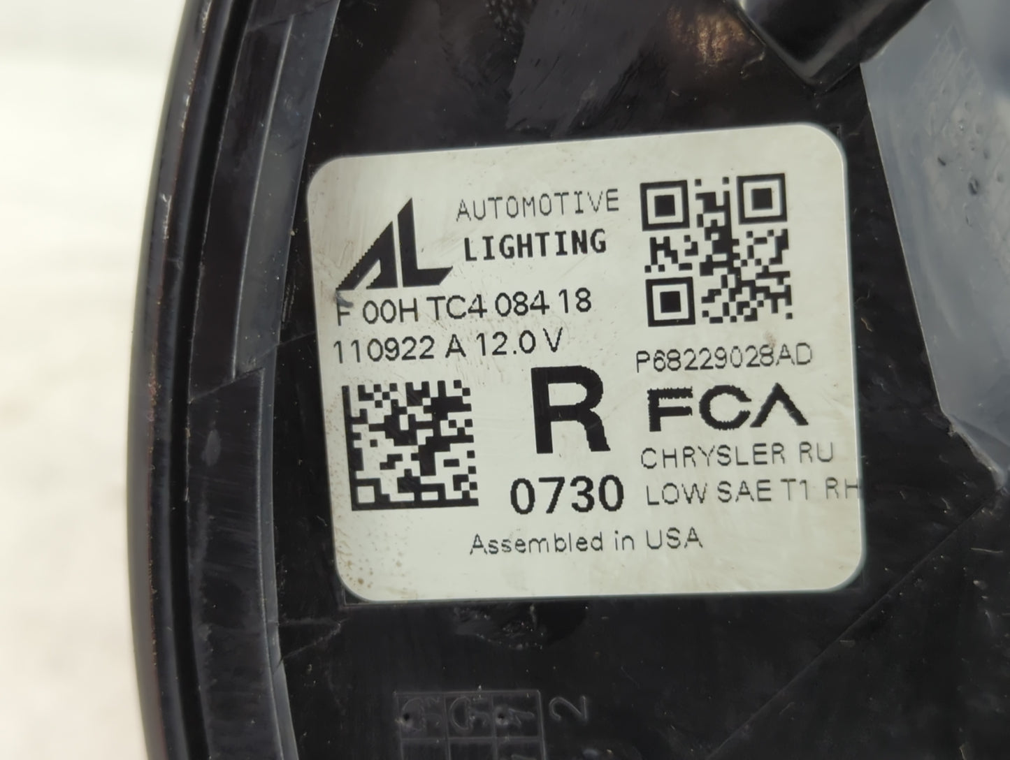 2020-2022 Chrysler Voyager Tail Light Assembly Passenger Right OEM P/N:P68229028AD Fits Fits 2017 2018 2019 2020 2021 2022 O