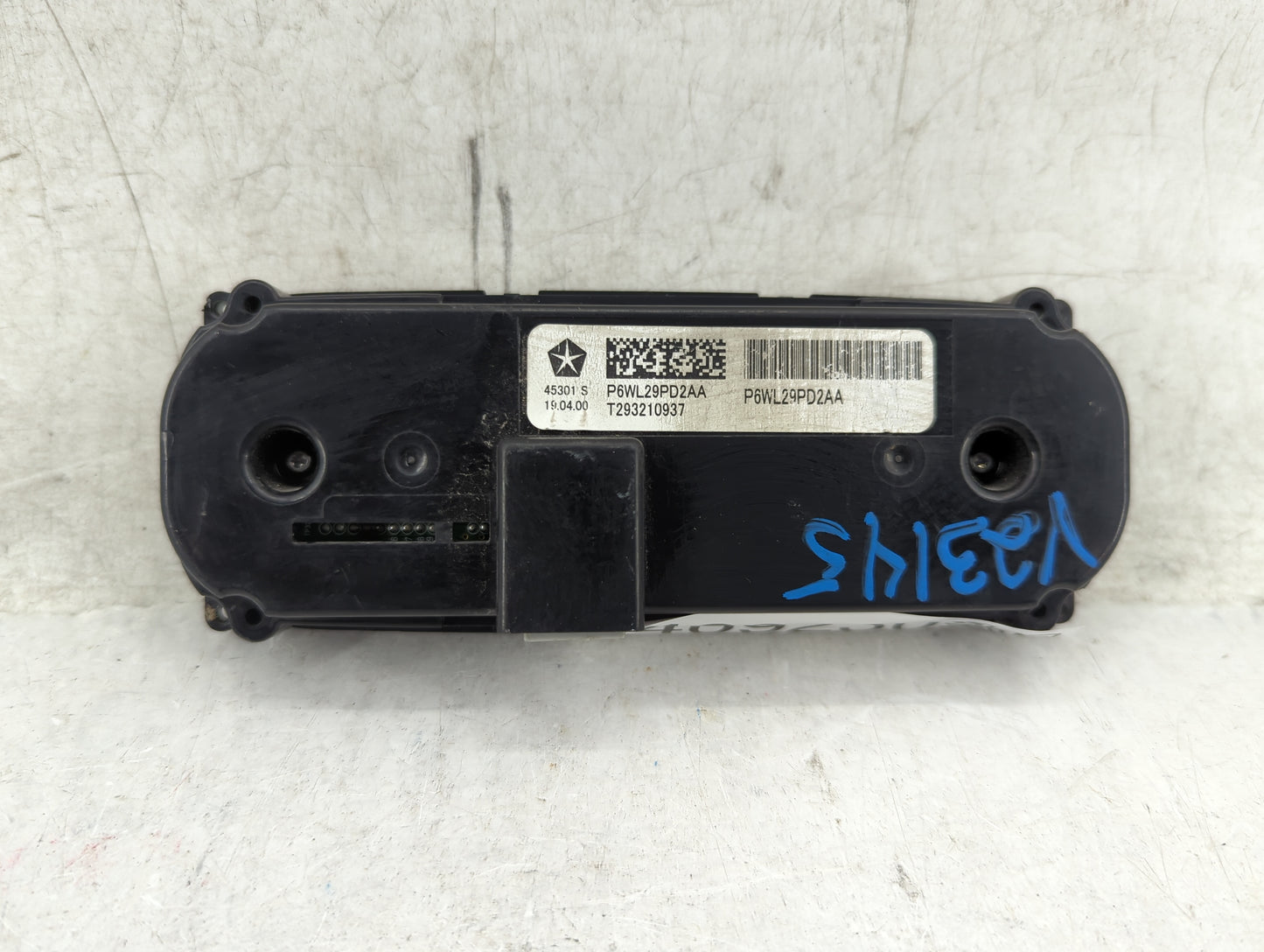 2020-2022 Chrysler Voyager Climate Control Module Temperature AC/Heater Replacement P/N:P6WL29PD2AA Fits Fits 2020 2021 2022