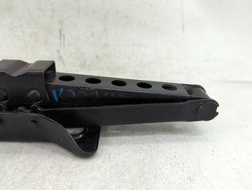 2022 Chrysler Voyager Spare Scissor Car Jack