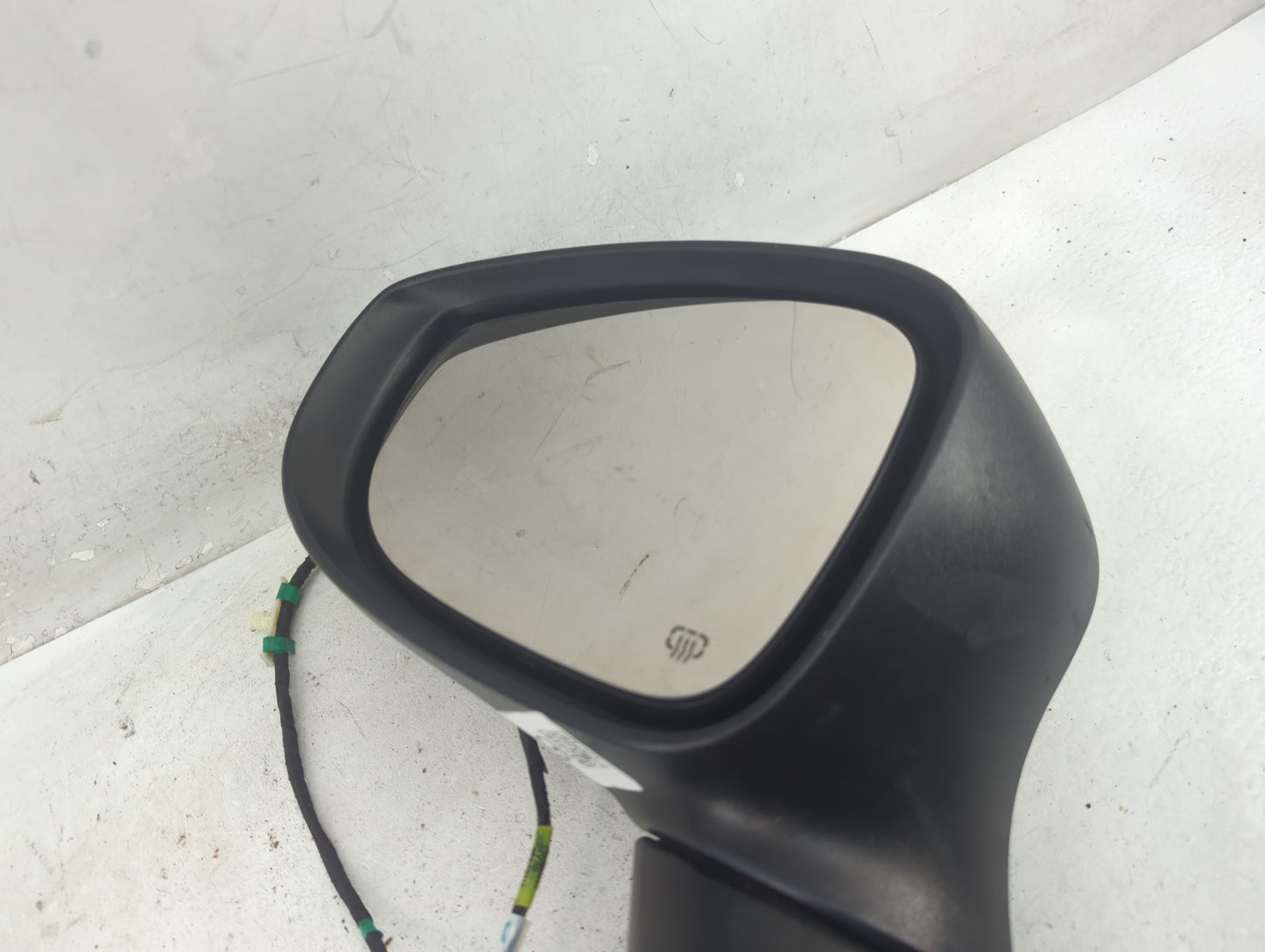 2020-2021 Chrysler Voyager Driver Side View Mirror - Left Door Mirror OEM Used - Oemusedautoparts1.com