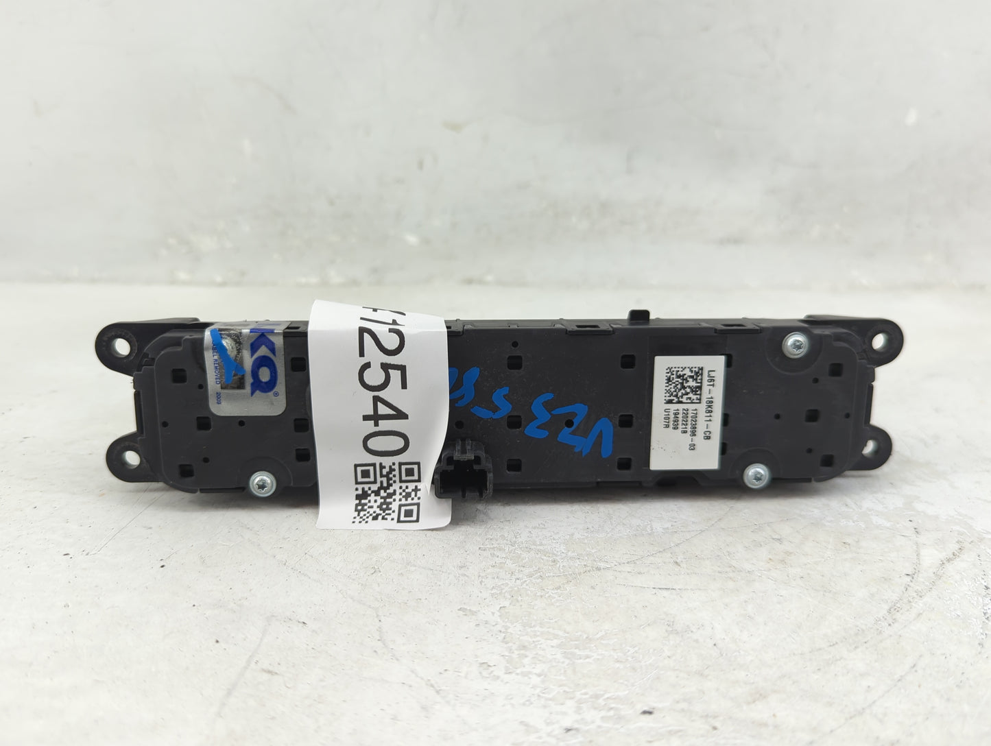 2021-2022 Ford Escape Radio AM FM Cd Player Receiver Replacement P/N:LJ6T-18K811-CB Fits Fits 2021 2022 OEM Used Auto Parts