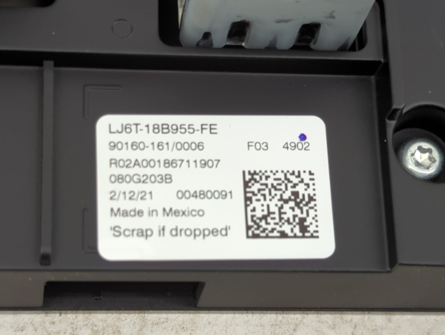 2021-2022 Ford Escape Information Display Screen Black - Oemusedautoparts1.com