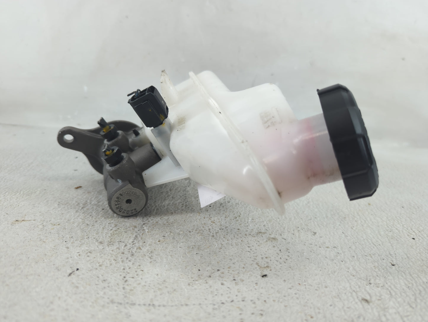 2022 Hyundai Elantra Brake Master Cylinder - Oemusedautoparts1.com