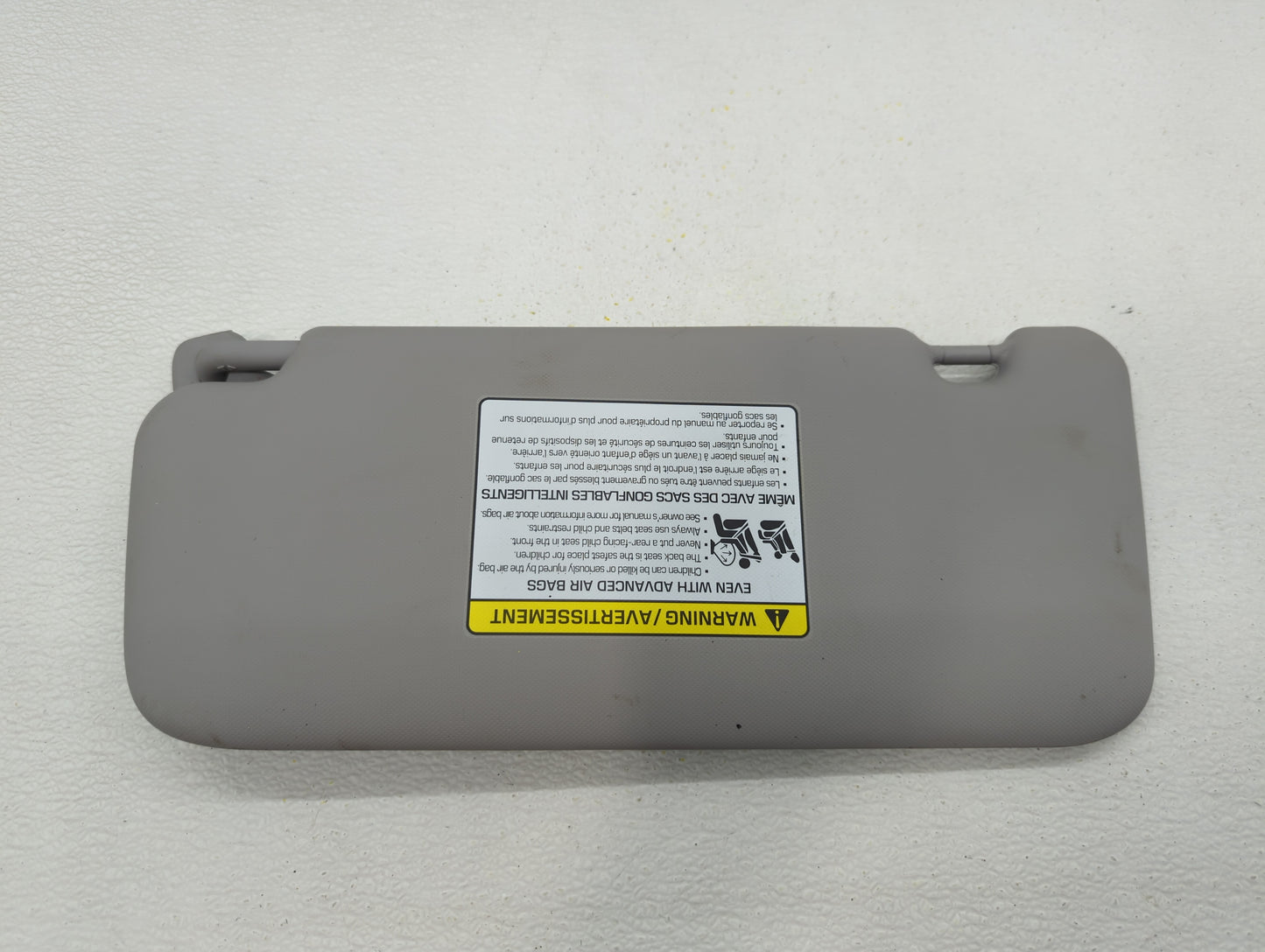 2022 Hyundai Kona Sun Visor Shade Replacement Passenger Right Mirror Fits OEM Used Auto Parts - Oemusedautoparts1.com