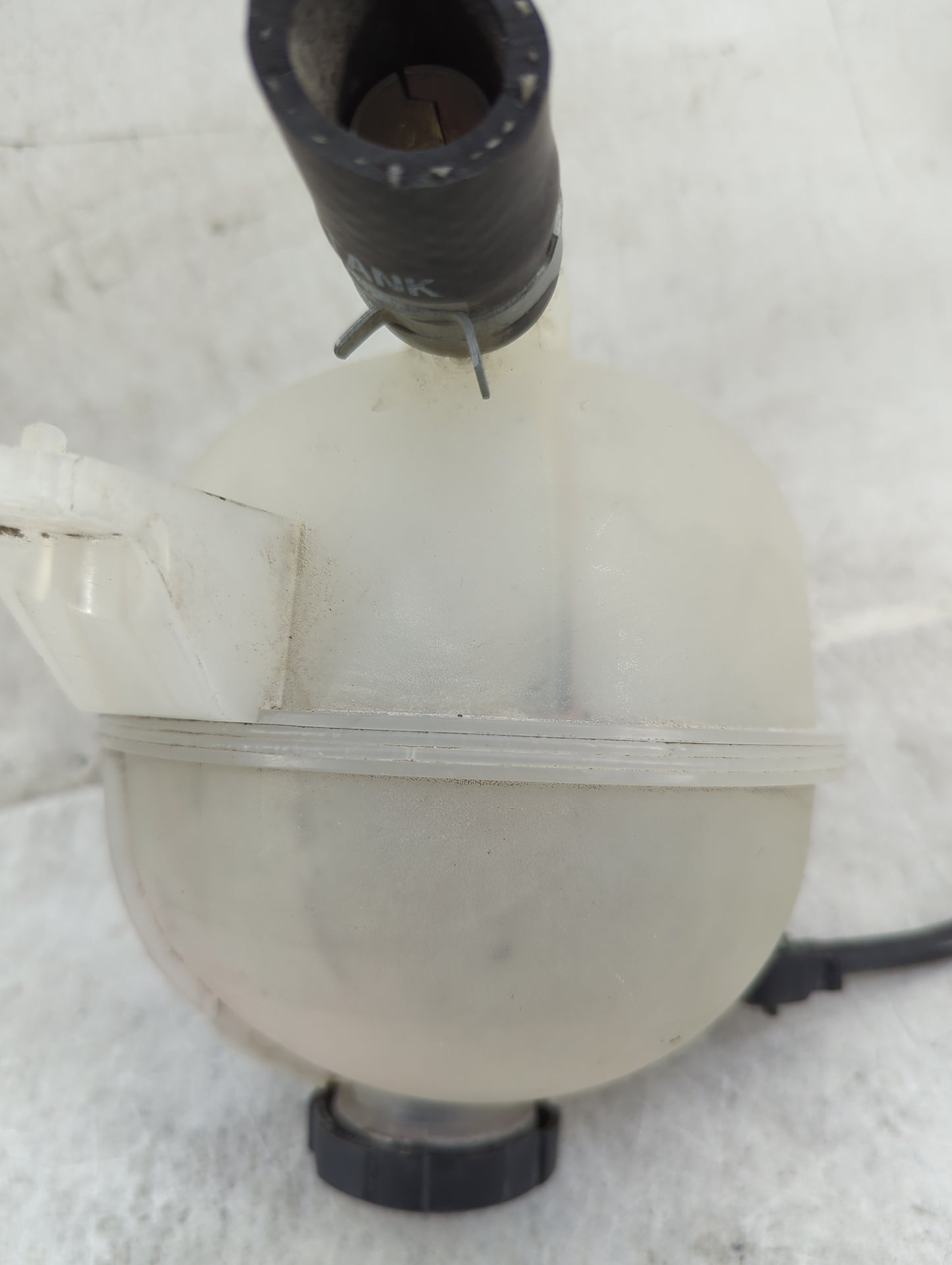 2022-2022 Hyundai Tucson Radiator Coolant Overflow Expansion Tank Bottle - Oemusedautoparts1.com