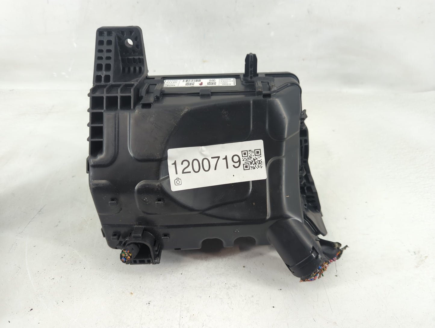 2020 Hyundai Venue Fusebox Fuse Box Panel Relay Module P/N:91956-K2001 Fits OEM Used Auto Parts - Oemusedautoparts1.com