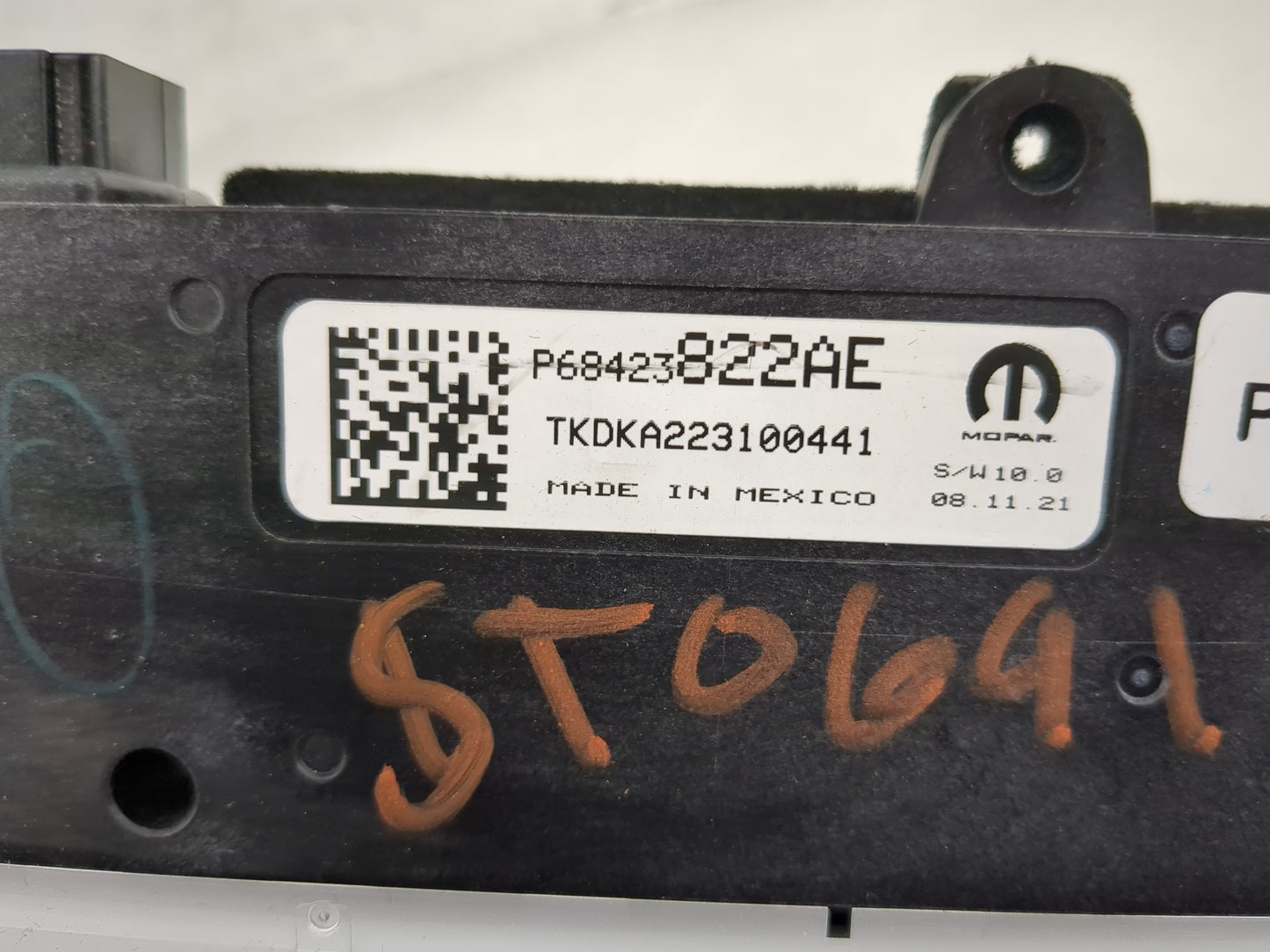 2022 Jeep Wagoneer Climate Control Module Temperature AC/Heater Replacement P/N:P68423822AE TKDKA223100441 Fits OEM Used Aut