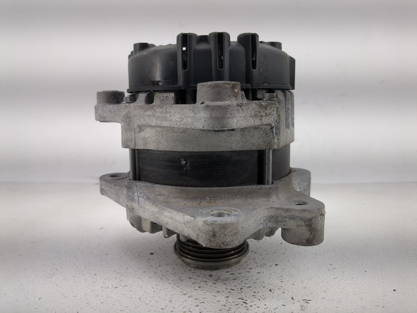 2020 Kia Rio Alternator Replacement Generator Charging Assembly Engine OEM P/N:2715559 37300-2M417 Fits Fits 2021 2022 OEM U