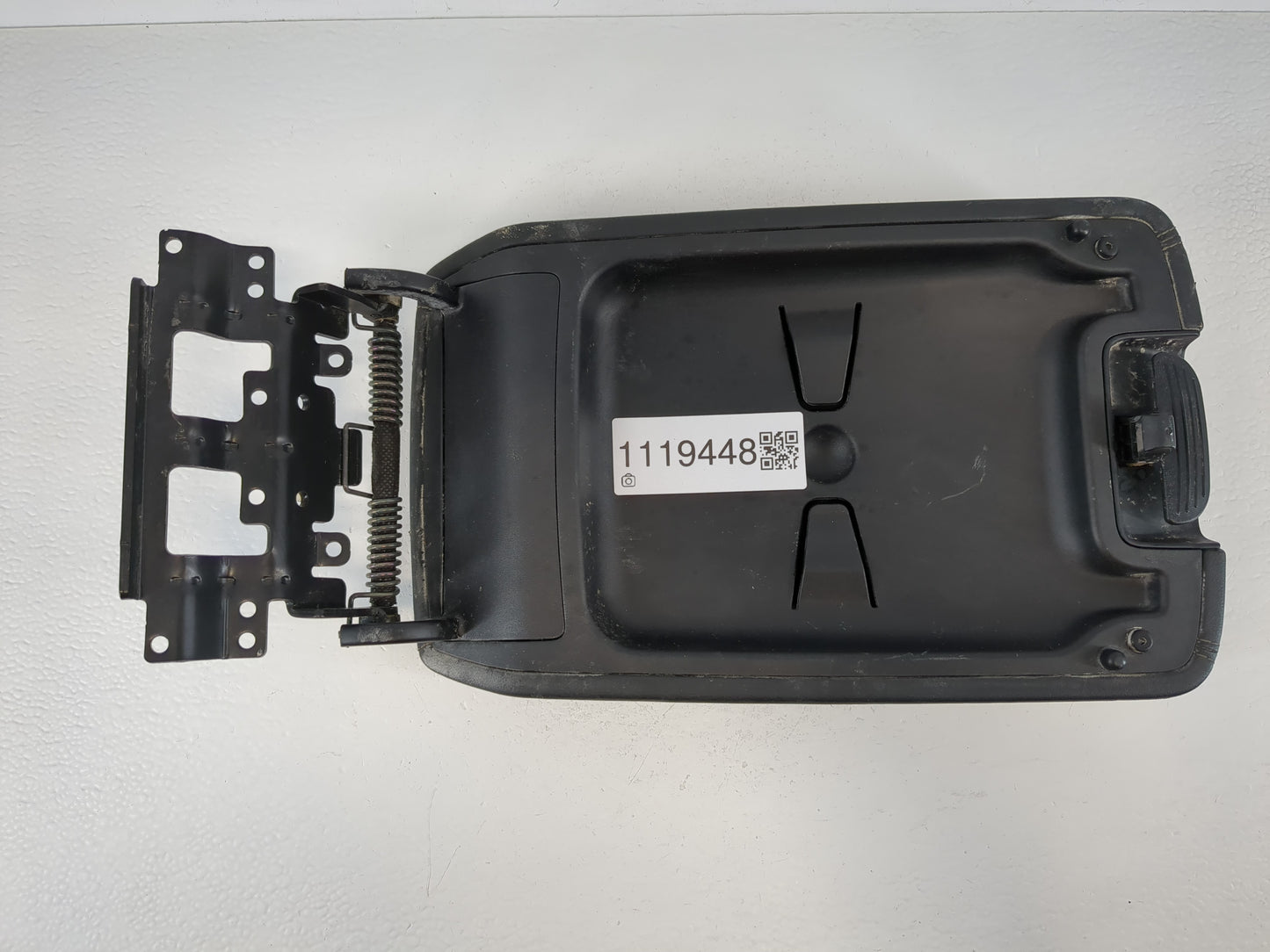 2021 Kia Sorento Center Console Armrest Cover Lid Fits OEM Used Auto Parts - Oemusedautoparts1.com