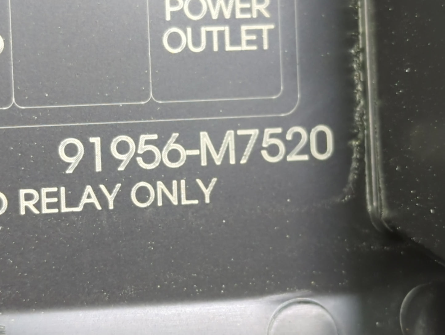 2022 Kia Soul Fusebox Fuse Box Panel Relay Module P/N:18980-09645 18980-09631, 18980-09612, 91956-M7520, 39160-37110 Fits OE