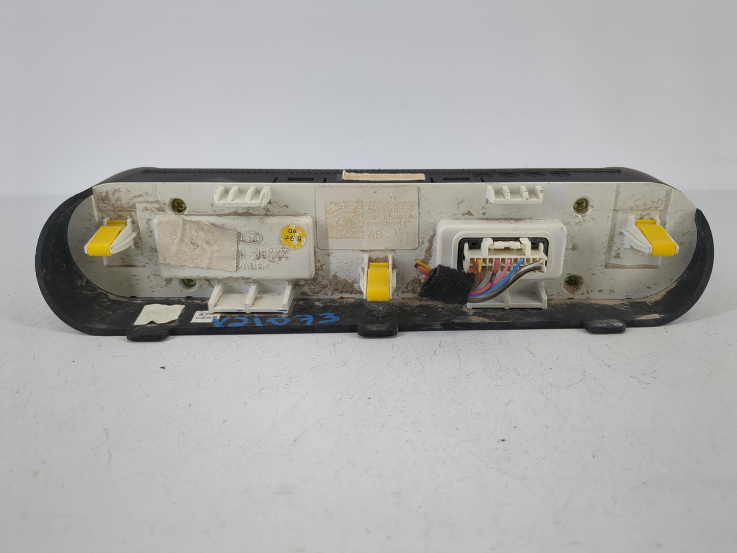 2022 Kia Stinger Climate Control Module Temperature AC/Heater Replacement P/N:97250-J5000 Fits OEM Used Auto Parts - Oemused