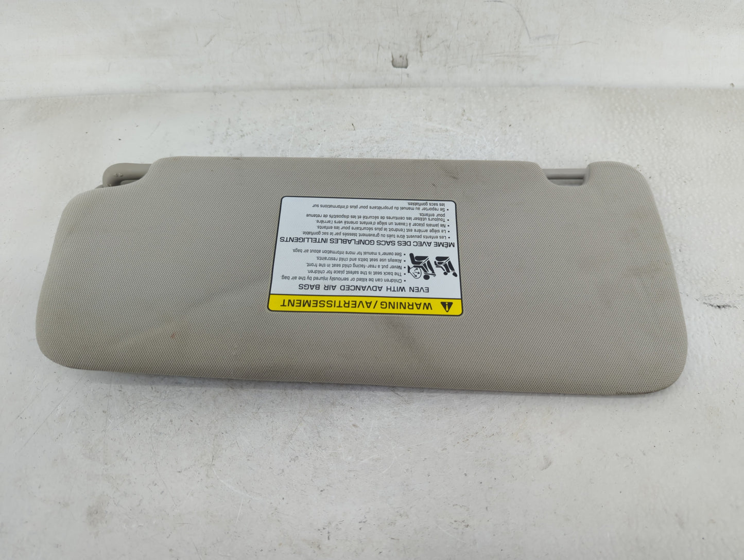 2020-2022 Kia Telluride Sun Visor Shade Replacement Passenger Right Mirror Fits Fits 2020 2021 2022 OEM Used Auto Parts - Oe