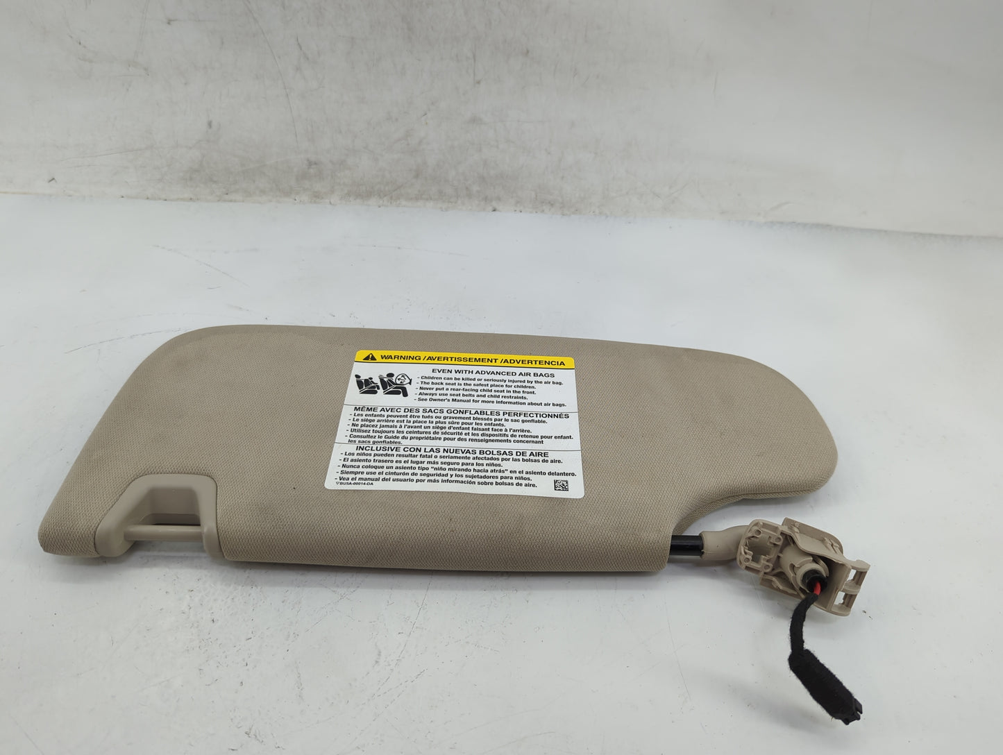 2020 Lincoln Nautilus Sun Visor Shade Replacement Passenger Right Mirror Fits OEM Used Auto Parts - Oemusedautoparts1.com