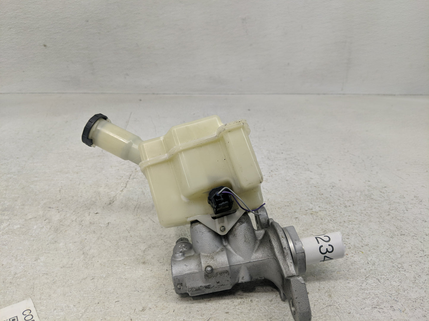 2021-2021 Nissan Kicks Brake Master Cylinder 1302346 - Oemusedautoparts1.com