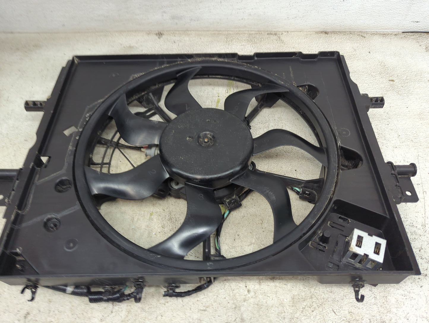 2020-2022 Nissan Sentra Electric Radiator Cooling Fan Motor Assembly P/N:FS2223 155698C Fits Fits 2020 2021 2022 OEM Used Au