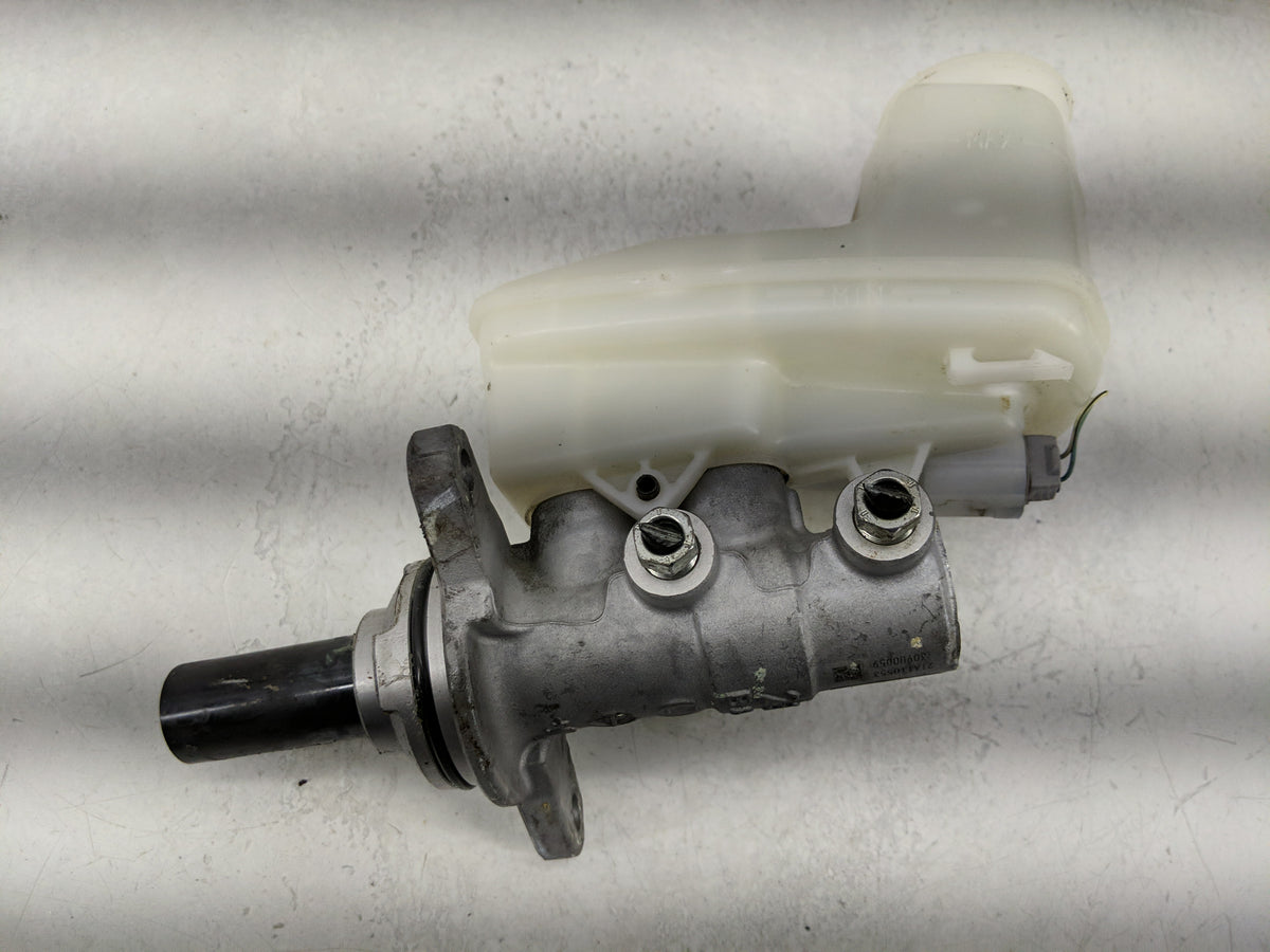 2018-2022 Toyota Camry Brake Master Cylinder 1311516 - Oemusedautoparts1.com
