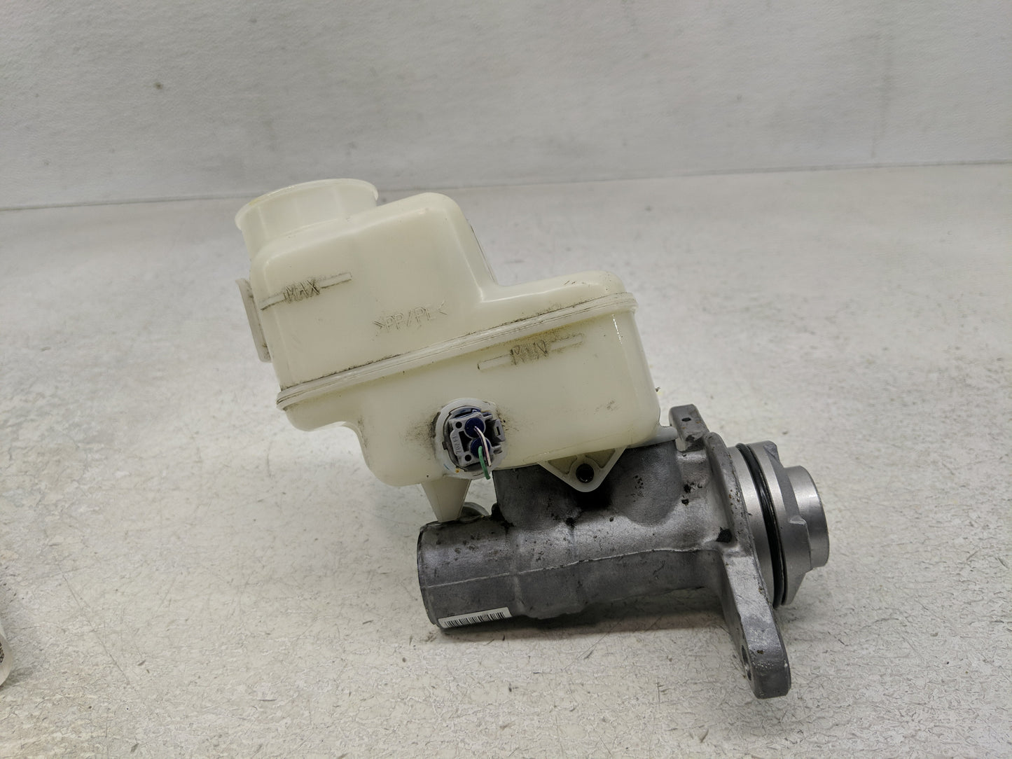 2009-2022 Toyota Tacoma Brake Master Cylinder 1302588 - Oemusedautoparts1.com